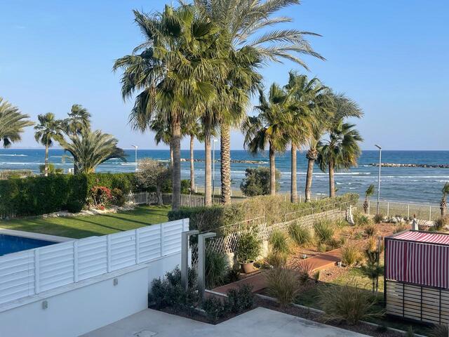 2-Bedroom Seafront Apartment in Larnaca – photo 6