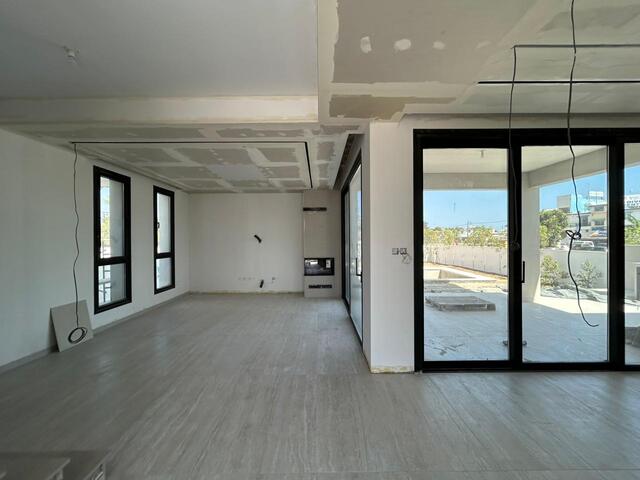 5 Bed Villa in Oroklini for sale – photo 6