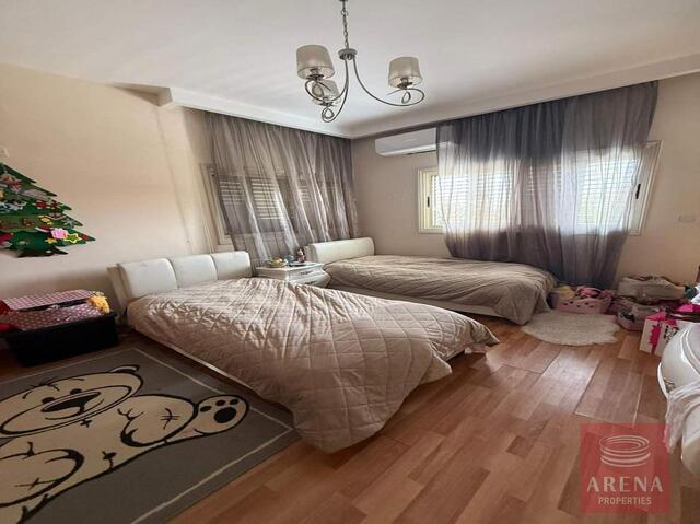 detachedHouse-69f89f17793a4.jpg