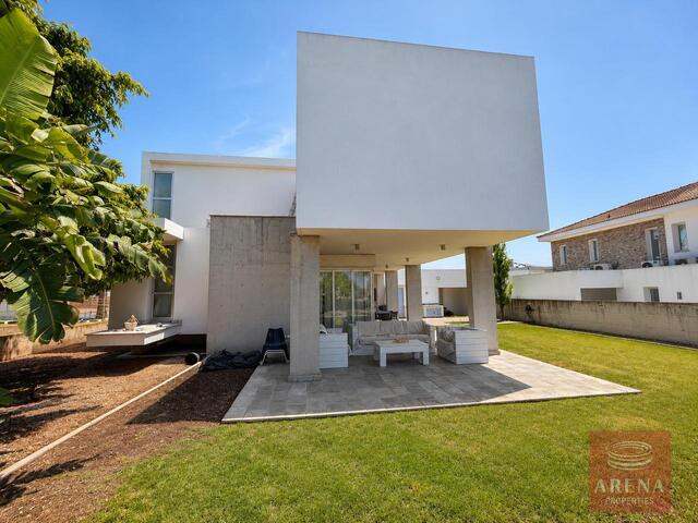 detachedHouse-6a26ac811b032.jpg