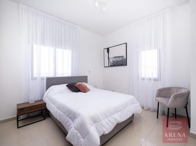 Modern 2-Bedroom Penthouse for Rent | Pool & Gym | Tersefanou – photo 11