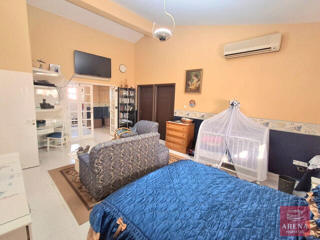 detachedHouse-26-5-BED-VILLA-LIVADIA-9182-6.jpg