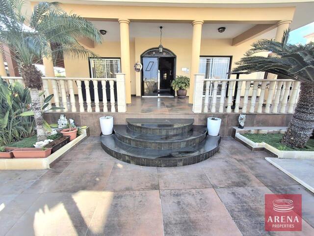 detachedHouse-2-5-BED-VILLA-LIVADIA-9182-6.jpg