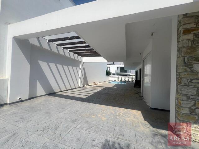 detachedHouse-5-VILLA-IN-DEKELIA-8336.jpg