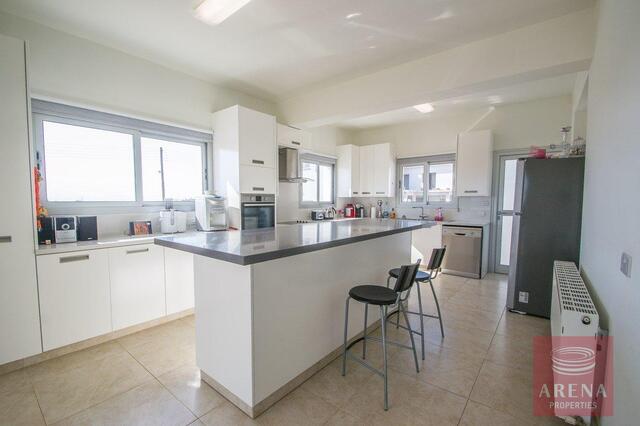 detachedHouse-9-villa-4bed-frenaros-3932-1.jpg