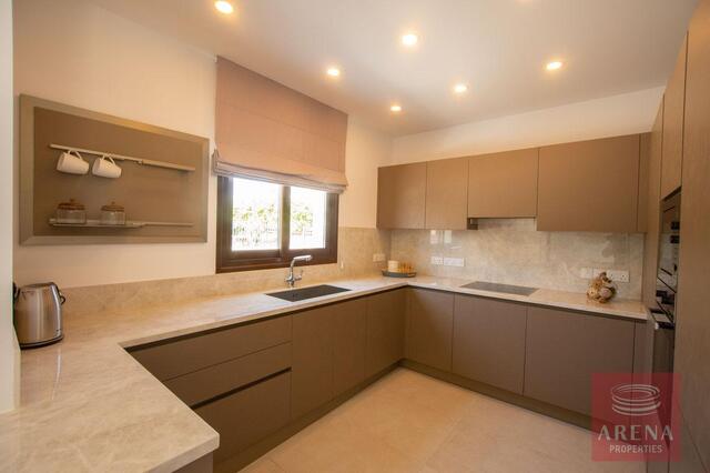Luxury 5-Bedroom Seafront Villa in Ayia Thekla – photo 17