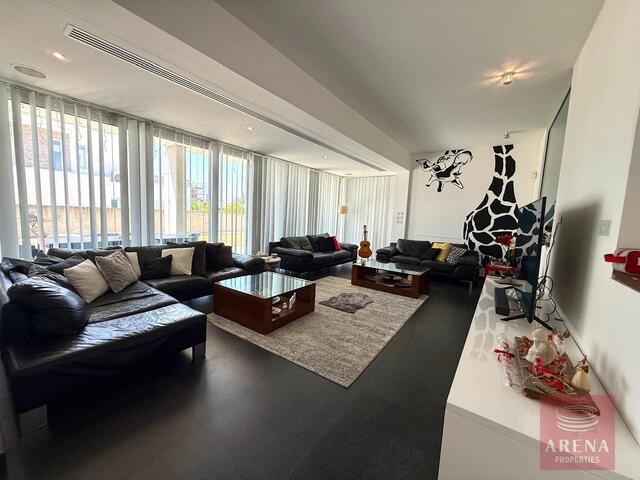 detachedHouse-6a26ac817125b.jpg