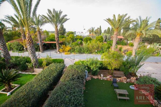 detachedHouse-16-5-bed-villa-in-Pervolia-6045.jpg