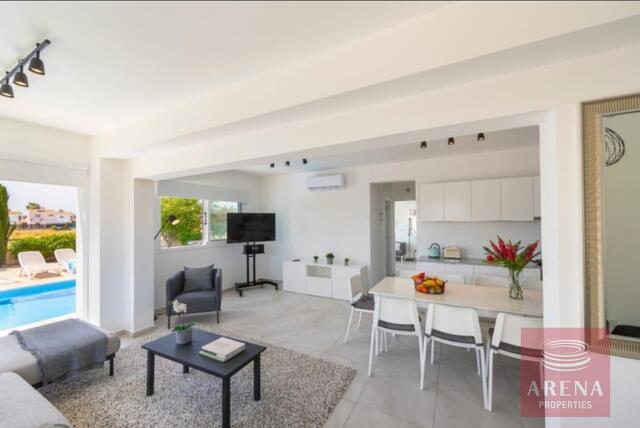 detachedHouse-10-4-BED-VILLA-AYIA-THEKLA-5190.jpg