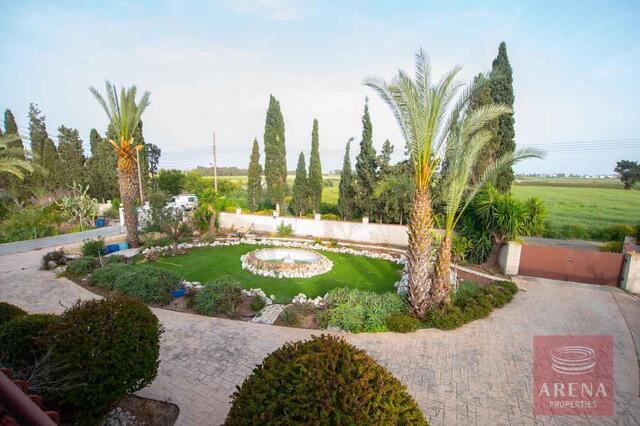 detachedHouse-5-5-bed-villa-in-Pervolia-6045.jpg