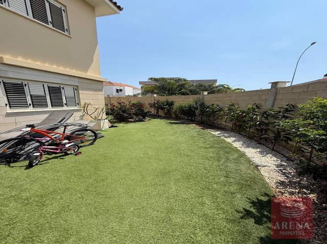 detachedHouse-69f89f1719f53.jpg