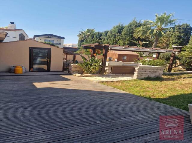 detachedHouse-6a2157731580b.jpg