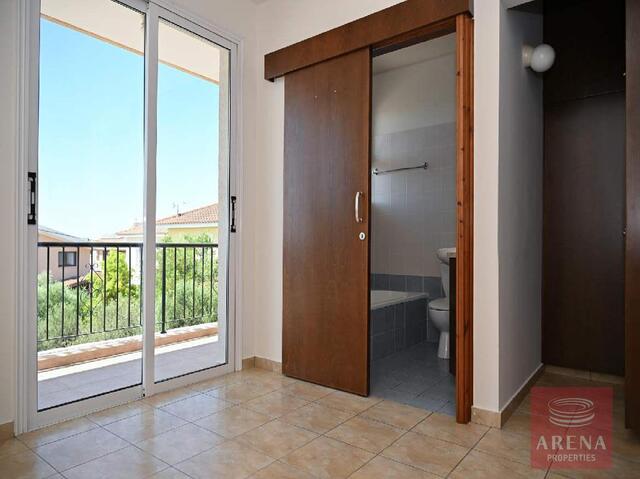 Modern 3-Bedroom House In Oroklini – photo 10