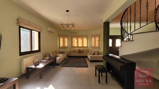 detachedHouse-21-5-Bed-villa-in-Paralimni-5841.jpeg