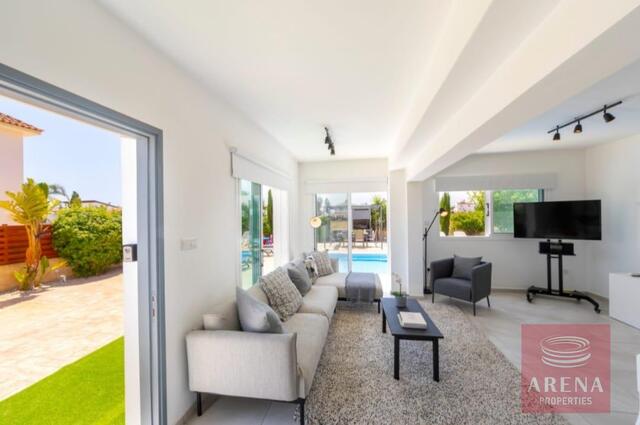 detachedHouse-8-4-BED-VILLA-AYIA-THEKLA-5190.jpg