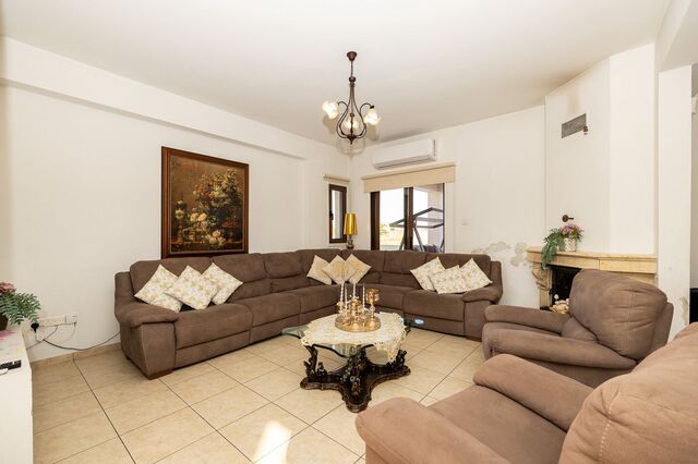 detachedHouse-37-5-bed-villa-kiti-10152.jpg