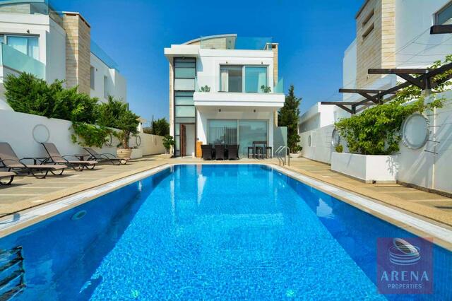 detachedHouse-1-luxury-villa-in-protaras.jpeg