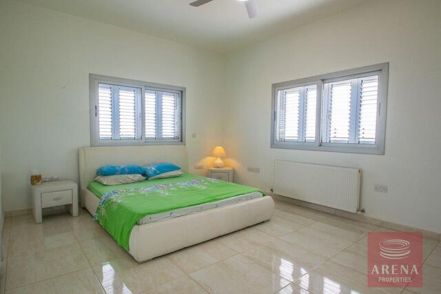 detachedHouse-11-villa-4bed-frenaros-3932-1.jpg