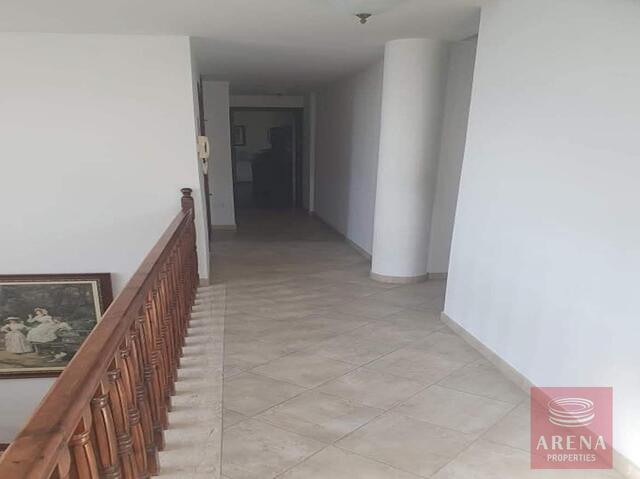 detachedHouse-6a21577357993.jpg