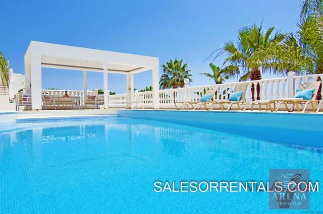 detachedHouse-2-6-BED-villa-in-paralimni-5449.jpg