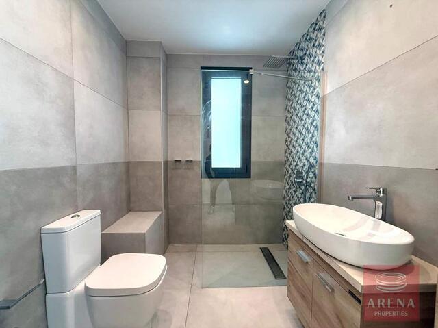 detachedHouse-6a6ca4c1843b2-1.jpg