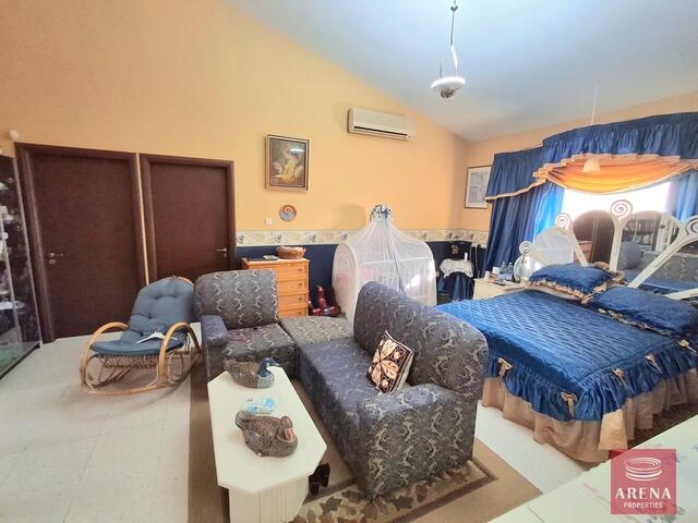 detachedHouse-25-5-BED-VILLA-LIVADIA-9182-6.jpg