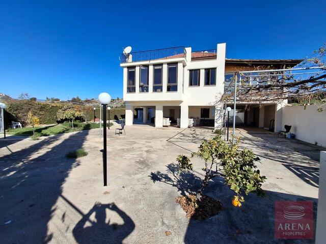 detachedHouse-1-7-BED-VILLA-KALAVASSOS-9083.jpg
