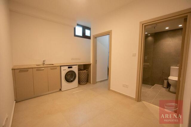 Luxury 5-Bedroom Seafront Villa in Ayia Thekla – photo 35