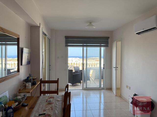 Apartment with Huge Veranda & Sea Views – photo 4