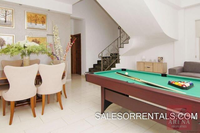 detachedHouse-10-6-BED-villa-in-paralimni-5449.jpg