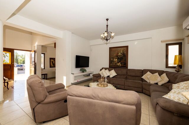 detachedHouse-36-5-bed-villa-kiti-10152.jpg