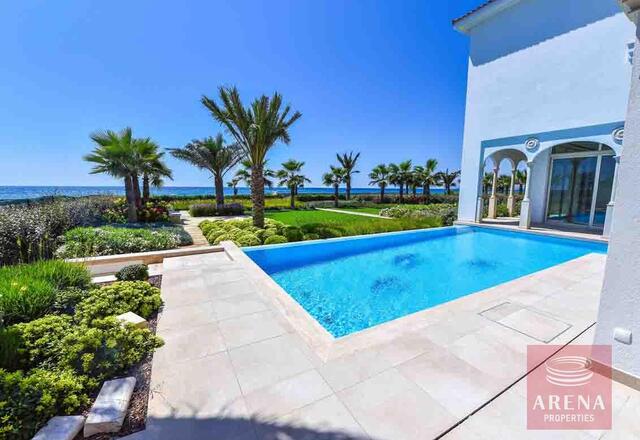 6 Bed Villa in Pervolia – photo 4