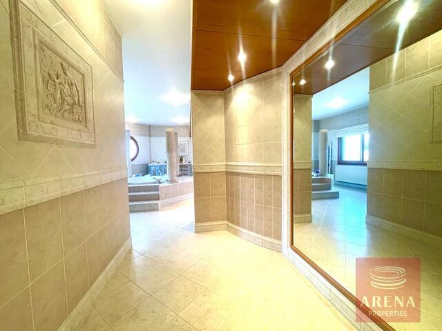 detachedHouse-31-5-bed-villa-in-Alethriko-7500.jpeg