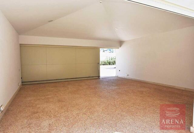 detachedHouse-35-6-BED-VILLA-IN-PERVOLIA-6867-1.jpg