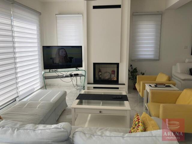 detachedHouse-9-4-BED-VILLA-IN-PARALIMNI-7728.jpg