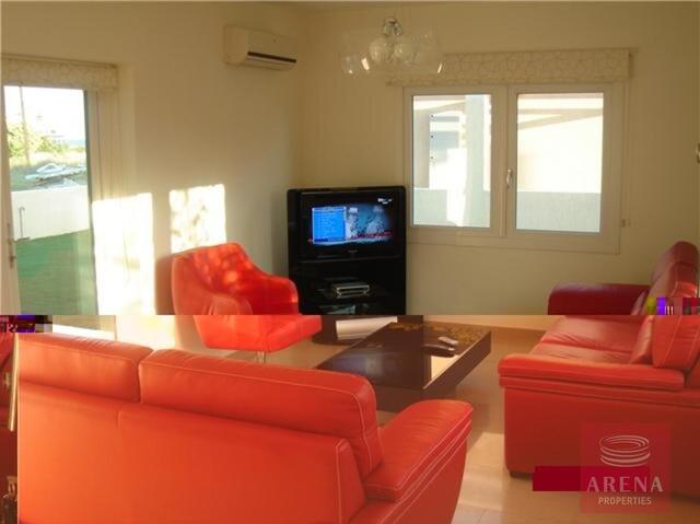Detached 3 Bedroom House for Rent in Oroklini – Just 100 Metres from the Beach – photo 3