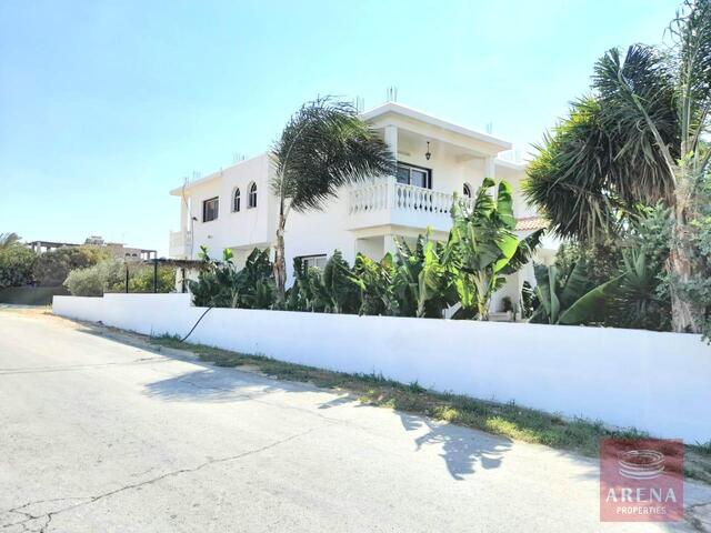 detachedHouse-3-VILLA-IN-ANAFOTIDA-9094.jpg