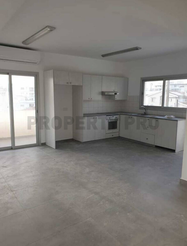 For Rent, Spacious Renovated Three-Bedroom Apartment in Strovolos – photo 1