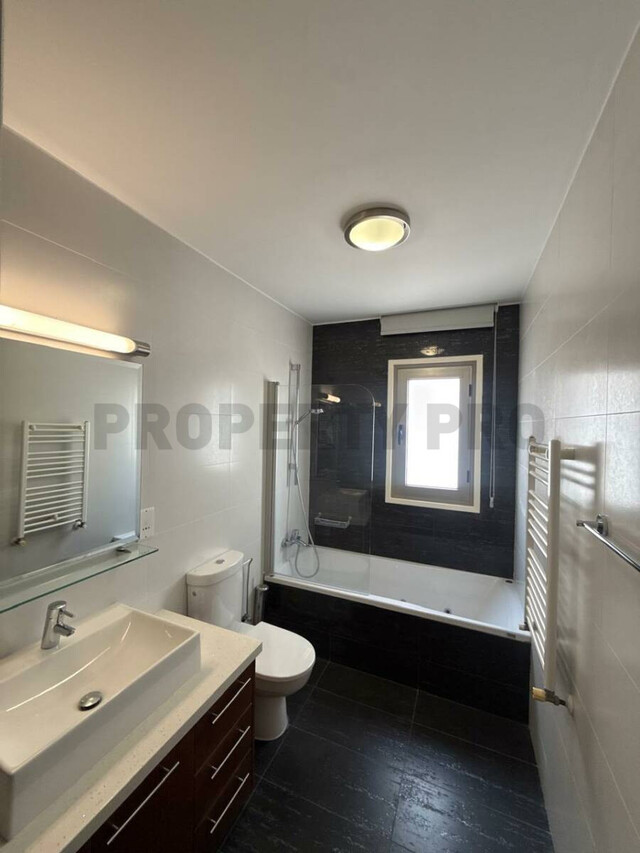 For Rent, Three-Bedroom Whole Floor Apartment in Acropolis – photo 11