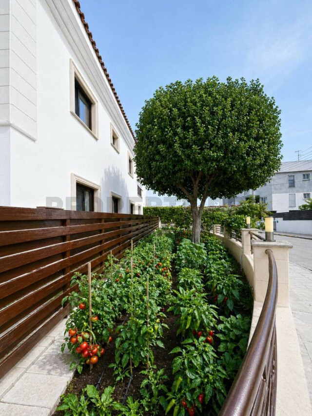 For Sale, Impressive Five-Bedroom Detached House in a Prime Location in Latsia – photo 1