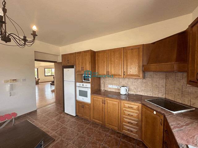 Upper Floor - Spacious 3 Bedroom Apartment in Aradippou Area - Partially Furnished For Rent – photo 7