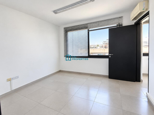 Spacious 180 m2 | Office in the heart of the Aradippou with Highway Access – photo 4