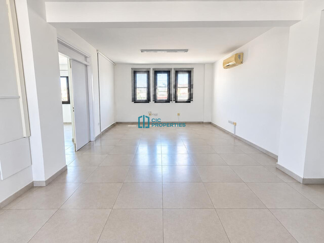 Spacious 180 m2 | Office in the heart of the Aradippou with Highway Access – photo 1