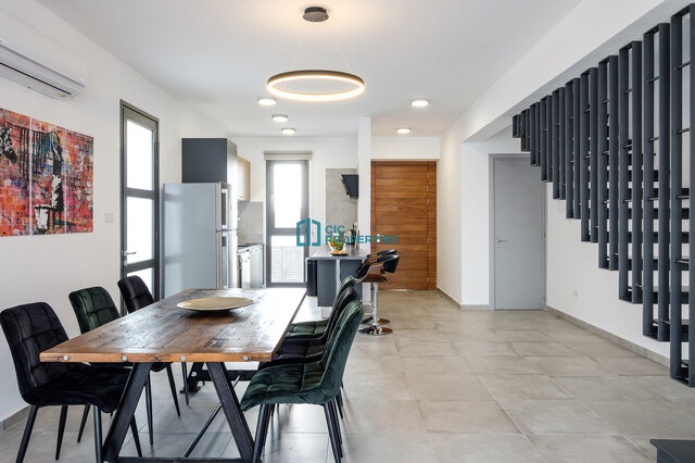 complexLiving-6a71aff120f1f.jpg