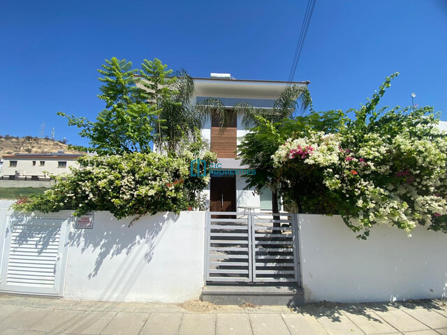 Spacious Four Bedroom House with Private Pool – photo 1