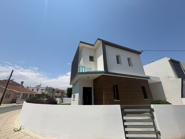 Corner - Three Bedroom Link Detached House in Residential Kiti Area – photo 1