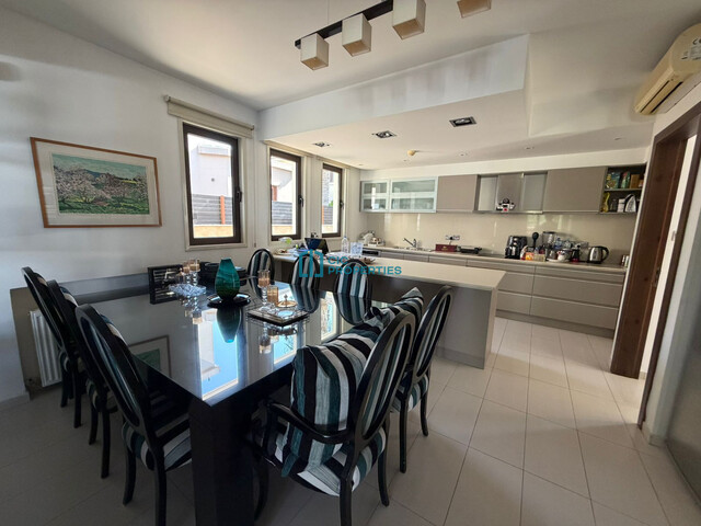 detachedHouse-6a6c65f44955a.jpg