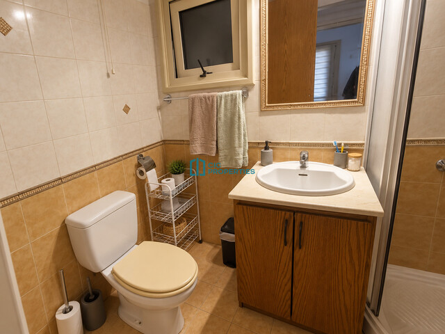 Spacious 4 Bedroom & 2 Bathroom Semi-Detached House in Dromolaxia Area of Larnaca – photo 13