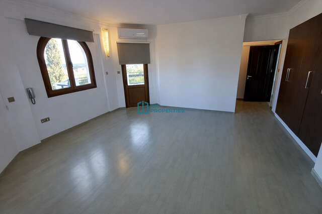 For Rent - Spacious Five Bedroom Mansion with Big Plot and Private Pool in Prestigious Oroklini Area of Larnaca – photo 14