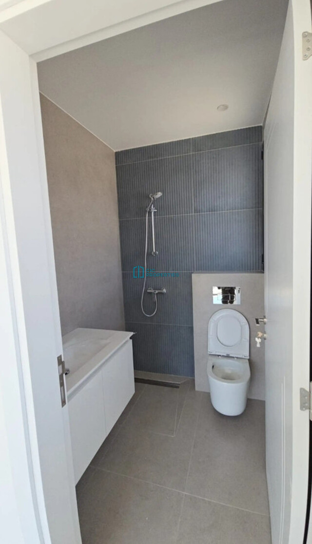 Modern 2 Bedroom Apartment in Lively Port Area – photo 8